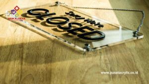 jasa pembuatan sign acrylic custom